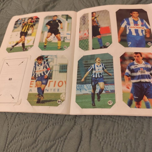 Rainbow Football 98-99 collectible sticker album, 62/90 cards