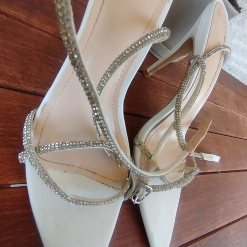 She white sandals like new, size 38, platform style