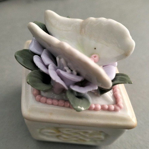 Set of 4 used jewelry boxes made of porcelain and ceramic