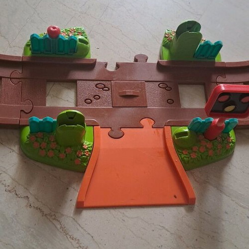 Vehicle track used in excellent condition, set