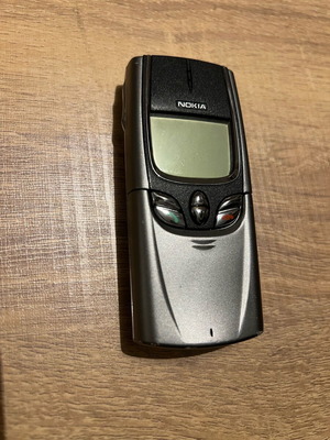 Nokia 8890 σε καλή κατάσταση σαν καινούργιο με φορτιστή και μπαταρία OEM