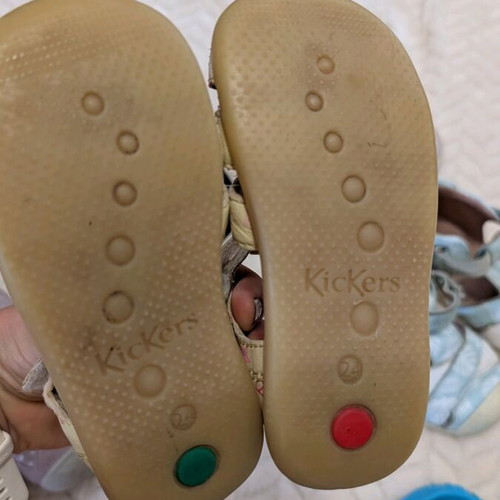 Children's shoes used, sizes 23-25, box set