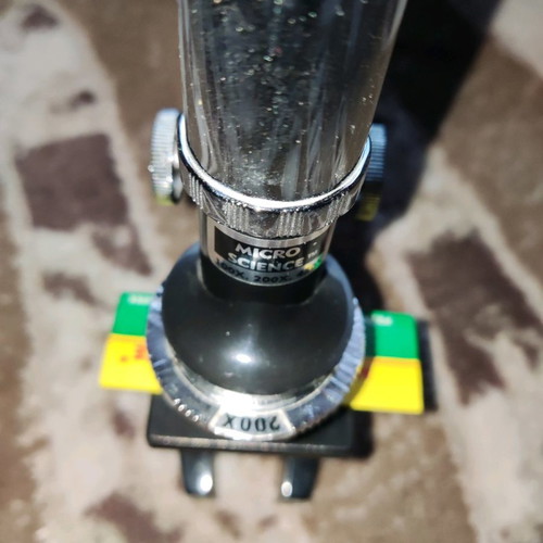 Children's microscope used with zoom x100, x200, x450, plastic