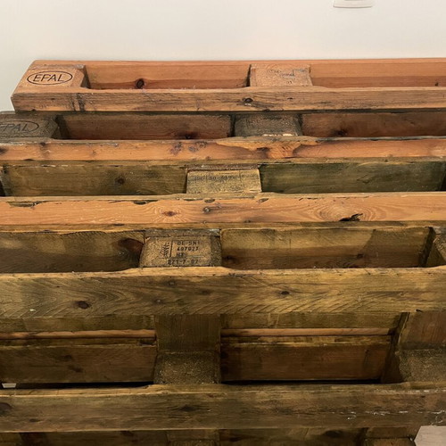 Wooden Palettes varnished, excellent quality, like new