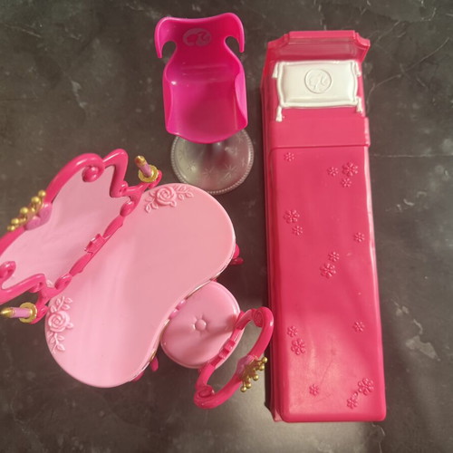 Barbie and Sindy furniture used