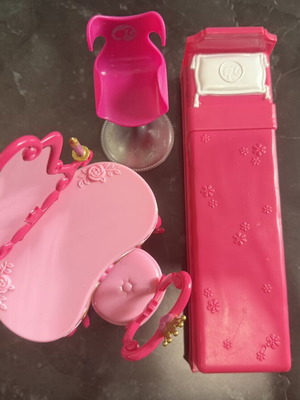 Barbie and Sindy furniture used