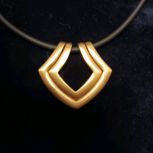 Zolotas 18KT pendant like new, New Spirit pendant