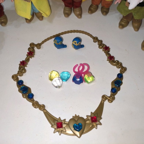 Disney Snow White and the 7 Dwarfs necklace and 2 rings set like new