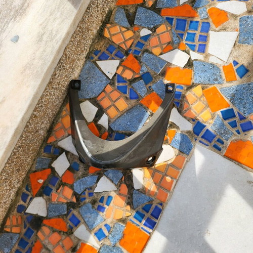 Innova injection plastic parts used, fairing and right legs with flash