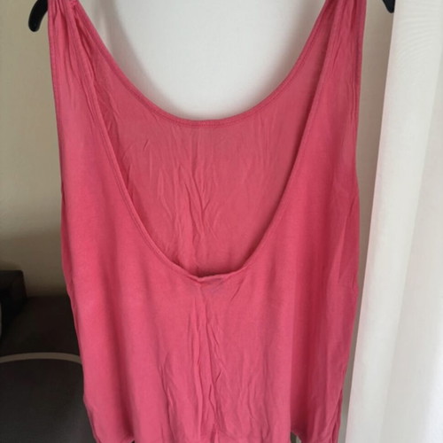 Only fuchsia top with open back like new, size L