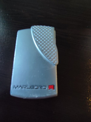 Marlboro Authentic Collectible Lighter like new, silver metal