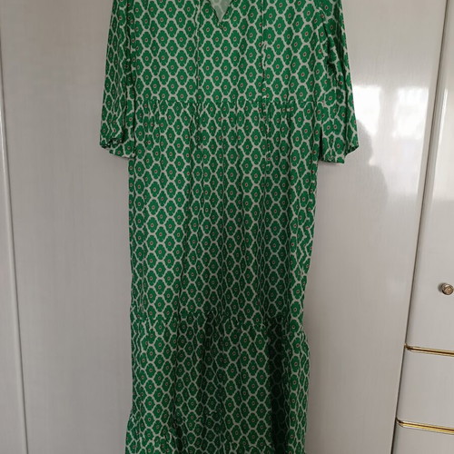 Long dress, white and green, size XL