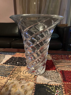 Crystal vase like new, 24 cm height