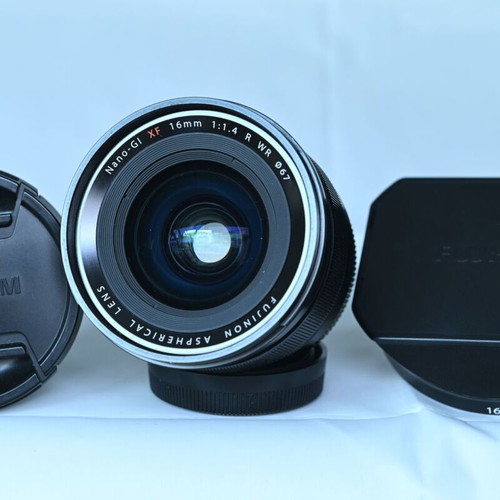 Fujifilm XF 16mm f1.4R WR lens like new
