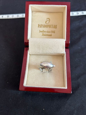Silver 925 dolphin ring like new