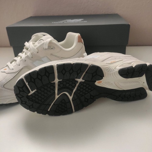 New Balance 2002R athletic shoes new, size 41.5 with box