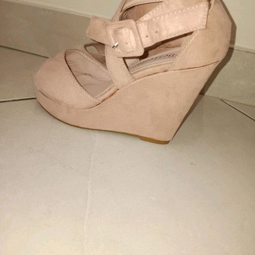 Pink suede platforms like new, size 38 with crisscross strap