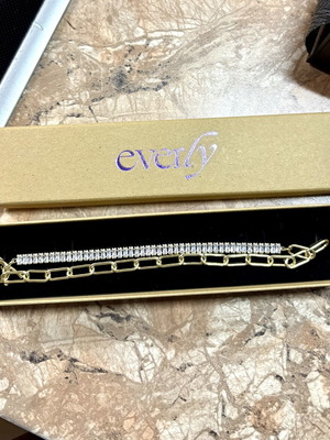 Gold necklace with zircon