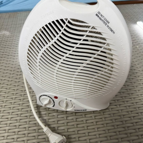 Floor and desk fan heater like new in good condition
