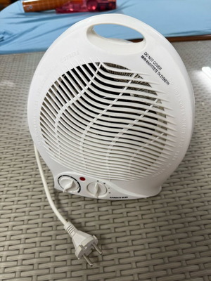 Floor and desk fan heater like new in good condition
