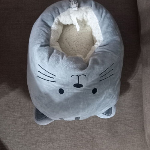 Foot Warmer Slippers like new, two feet