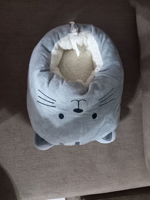 Foot Warmer Slippers like new, two feet