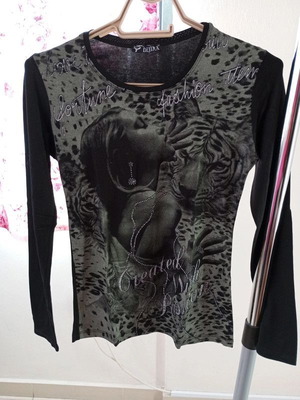Long-sleeve blouse like new with woman and leopard print