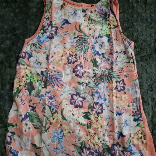 Floral t-shirt small in very good condition