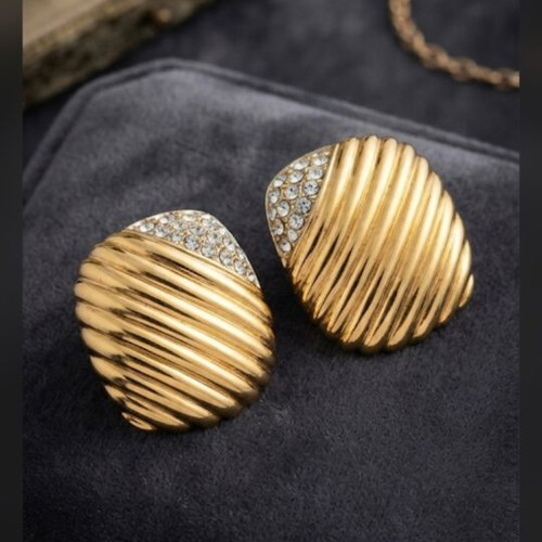 Earrings like new, gold color