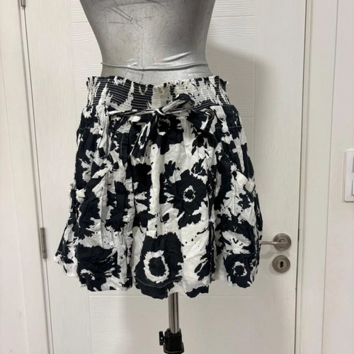 DKNY skirt size L black and white cotton like new