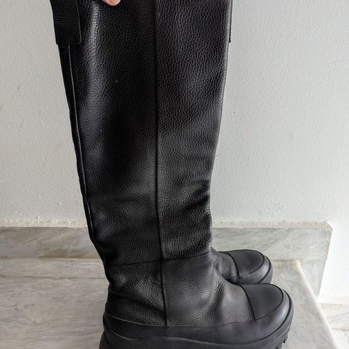 Zara leather boots with Vibram soles like new, size 38