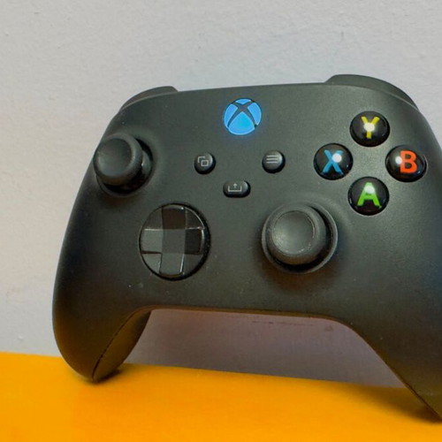 Xbox One controller with genuine battery