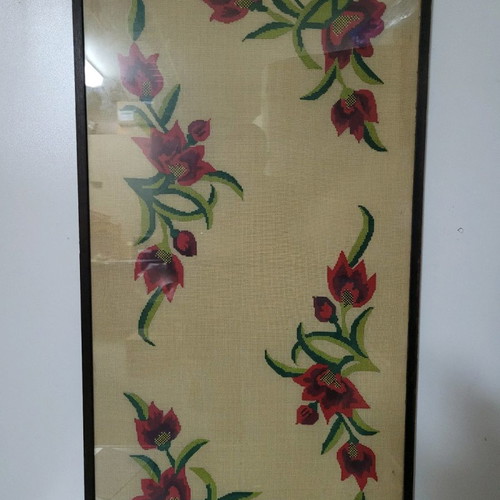 Embroidered painting with rose design