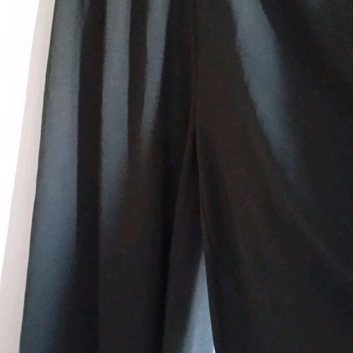 Women's cropped pants like new, black, comfortable fit