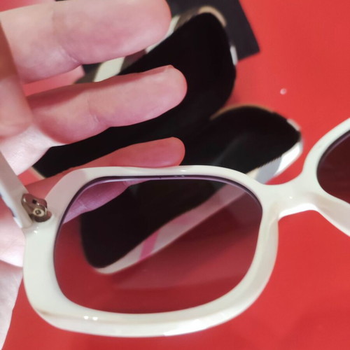 Burberry sunglasses B 4067 white like new with case