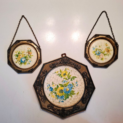 Vintage Italian set of 3 decorative wall plates with metal frame used
