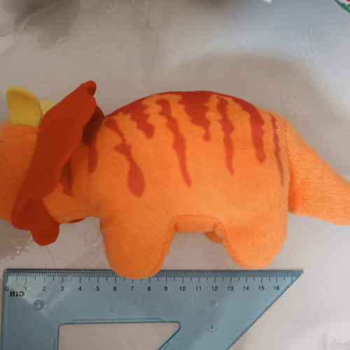 Plush Dinosaurs set of 3 like new, ideal for children