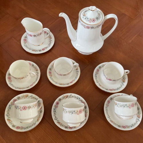 Royal Albert Paragon Belinda tea set, 6 cups with saucers, tall teapot and creamer