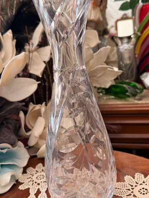 Crystal vase like new, 31cm, elegant symmetrical design