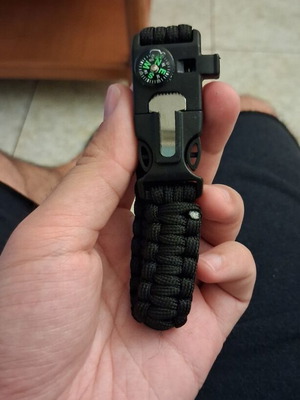 Survival bracelet paracord with compass, whistle, flint, and blade like new