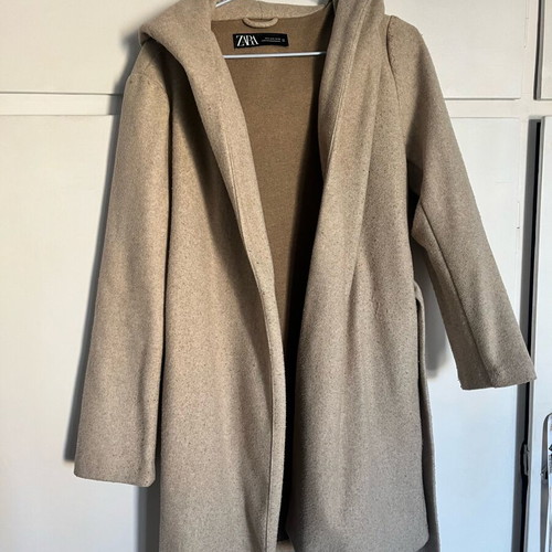 Μπεζ παλτό Zara σε small σαν καινούργιο με ζωνάκι