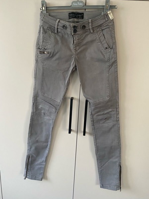 Berska grey fitted women's pants small used with low crotch