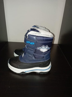 Children's boots size 23 new with fur inside