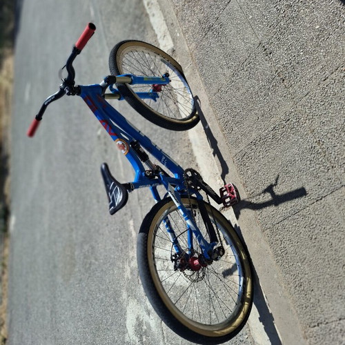 YT Industries Dirtjumper Slopstyle mountain bike, blue