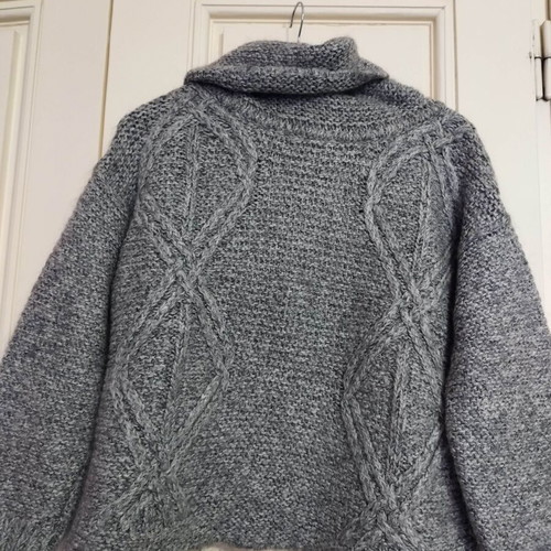Zara gray pullover with beautiful knit, size S, like new