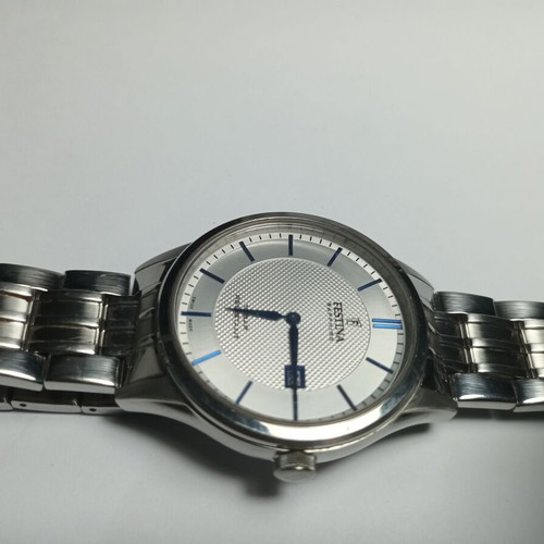 Festina quartz men's watch like new with stainless steel case and bracelet