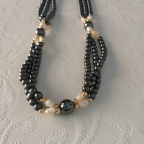 Long hematite and pearl necklace like new, vintage style