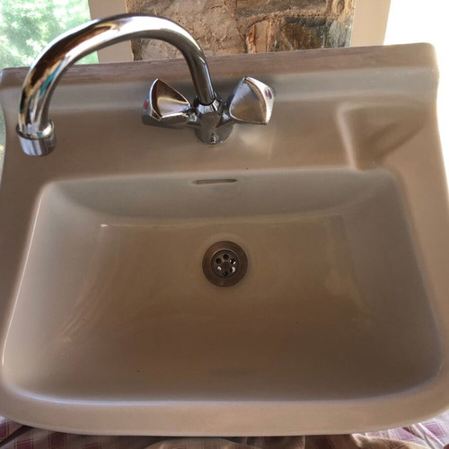 Sink with faucet used in excellent condition