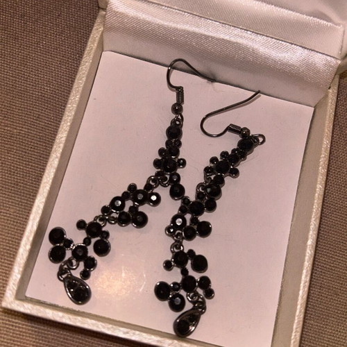 Black earrings like new