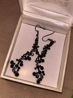 Black earrings like new